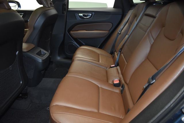 2021 Volvo XC60 T5 AWD Momentum - 22913699 - 33