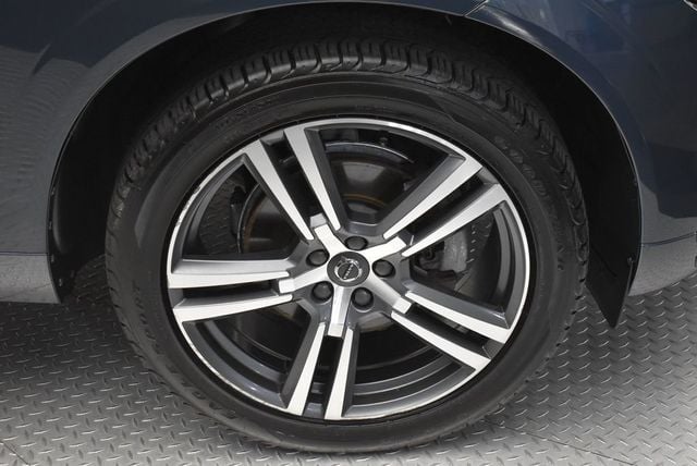 2021 Volvo XC60 T5 AWD Momentum - 22913699 - 35