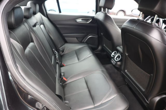 2022 Alfa Romeo Giulia AWD - 22939972 - 22