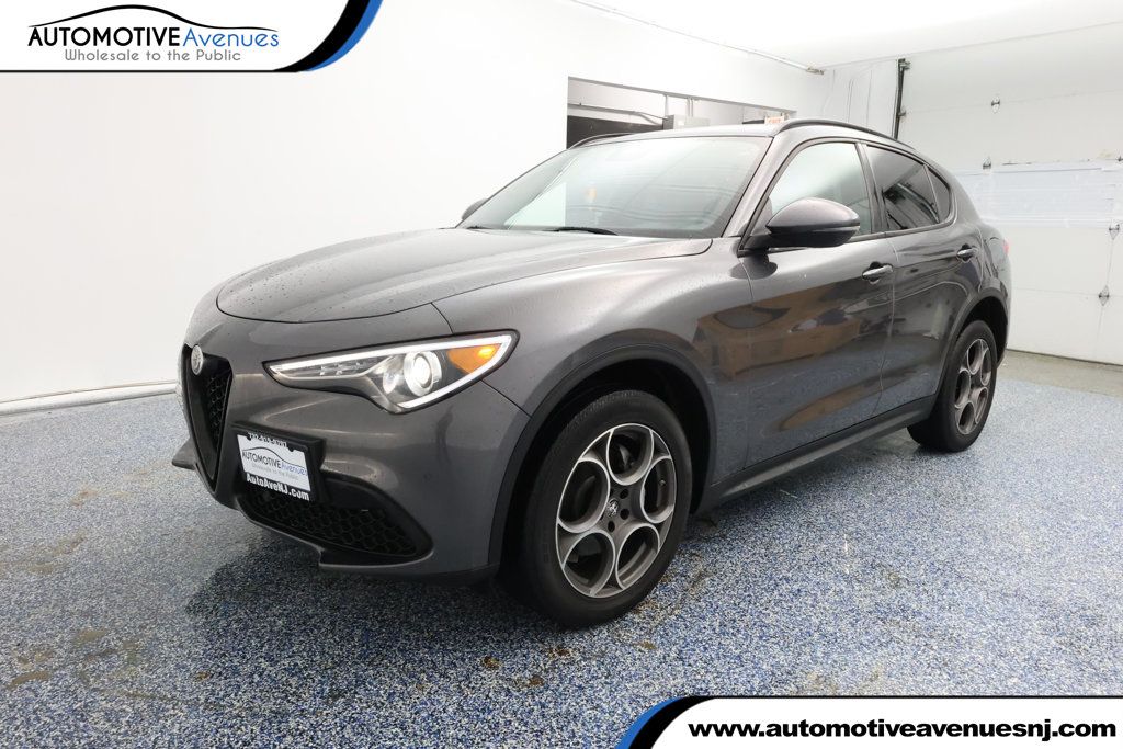 2022 Alfa Romeo Stelvio Sprint AWD with 19'' Sport 5-Hole Aluminum Wheels - 22939505 | Video 1
