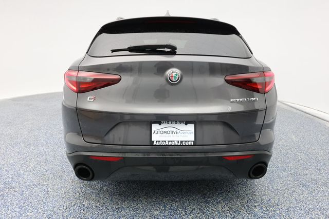 2022 Alfa Romeo Stelvio Sprint AWD with 19'' Sport 5-Hole Aluminum Wheels - 22939505 - 3