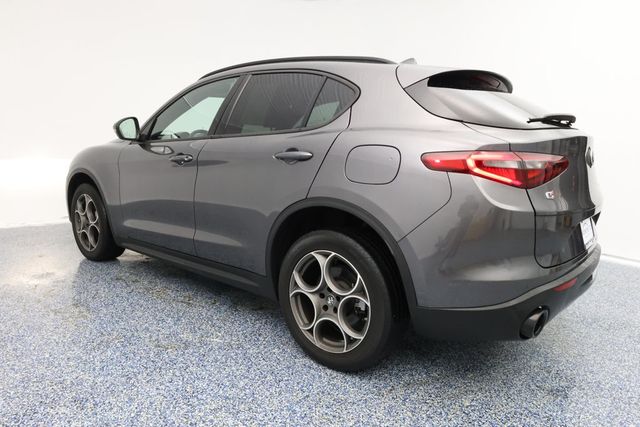 2022 Alfa Romeo Stelvio Sprint AWD with 19'' Sport 5-Hole Aluminum Wheels - 22939505 - 4