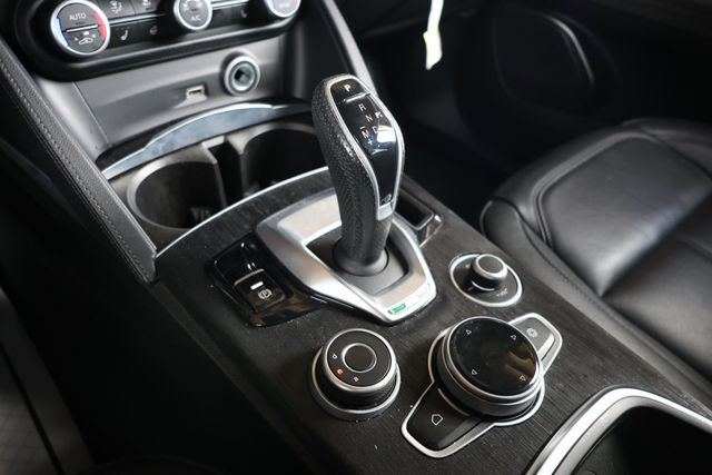 2022 Alfa Romeo Stelvio Sprint with Dual-Pane Sunroof & 19'' Wheels - 22939930 - 16
