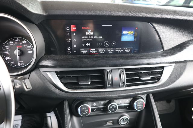 2022 Alfa Romeo Stelvio Sprint with Dual-Pane Sunroof & 19'' Wheels - 22939930 - 17