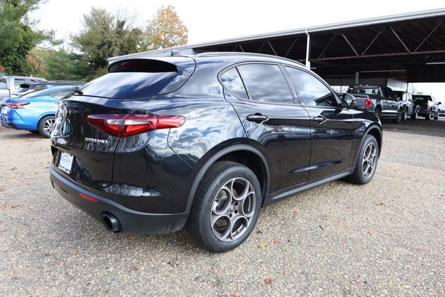 2022 Alfa Romeo Stelvio Sprint with Dual-Pane Sunroof & 19'' Wheels - 22939930 - 4