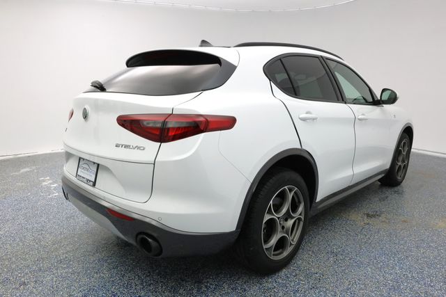 2022 Alfa Romeo Stelvio Ti AWD with CHOCOLATE SEATS - 22938583 - 2