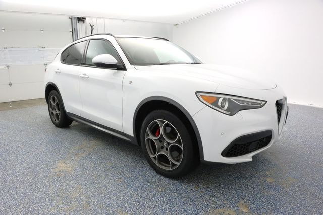 2022 Alfa Romeo Stelvio Ti AWD with Gloss-Red Calipers - 22938548 - 1