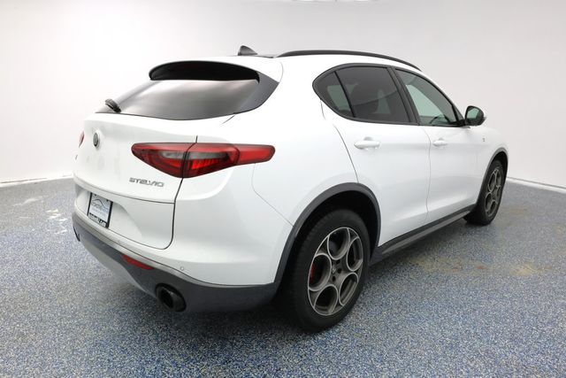 2022 Alfa Romeo Stelvio Ti AWD with Gloss-Red Calipers - 22938548 - 2
