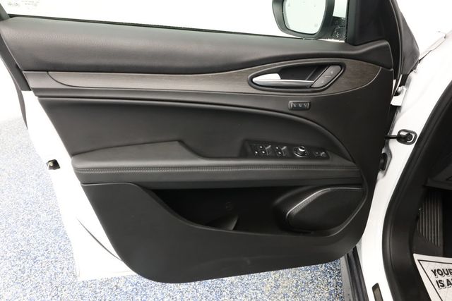 2022 Alfa Romeo Stelvio Ti AWD with Gloss-Red Calipers - 22938548 - 6