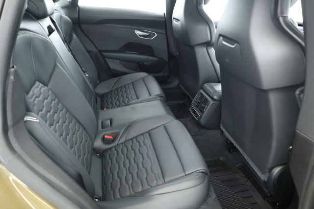 2022 Audi e-tron GT Prestige quattro w/ Performance Package & Full Leather Interior - 22932597 - 21