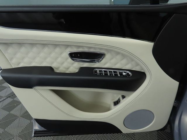2022 Bentley Bentayga V8 AWD - 22936219 - 24