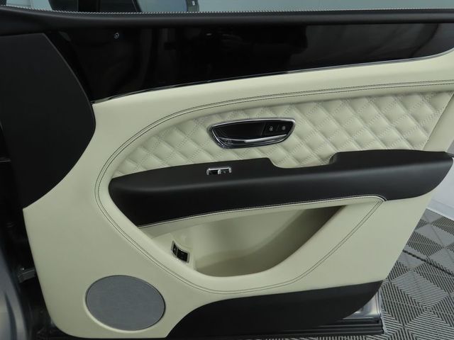 2022 Bentley Bentayga V8 AWD - 22936219 - 25