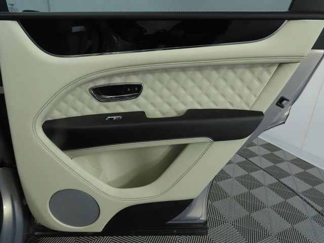 2022 Bentley Bentayga V8 AWD - 22936219 - 27