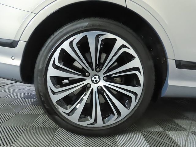2022 Bentley Bentayga V8 AWD - 22936219 - 32