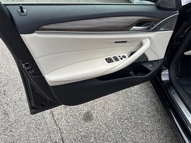 2022 BMW 5 Series 530i Sedan - 22831053 - 9