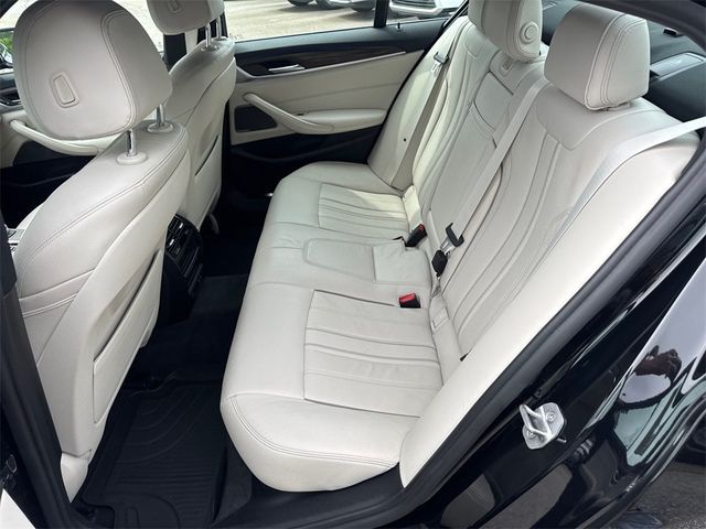 2022 BMW 5 Series 530i Sedan - 22831053 - 19