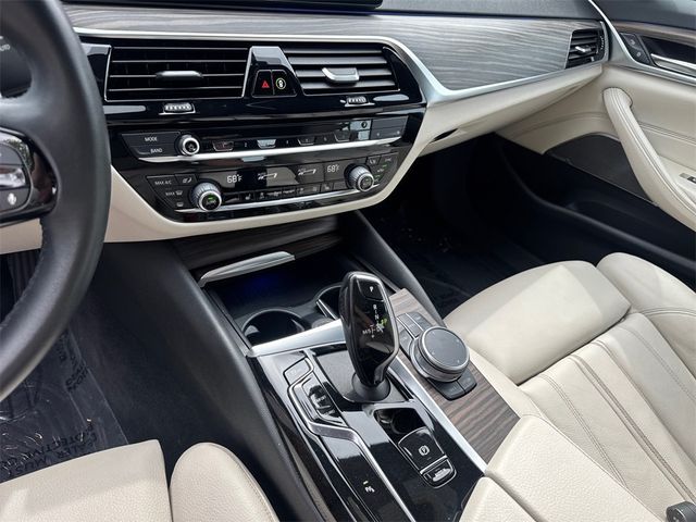 2022 BMW 5 Series 530i Sedan - 22831053 - 29