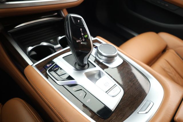 2022 BMW 7 Series 740i xDrive with M Sport, Premium & Driving Assistance Pro Pkgs - 22916654 - 14