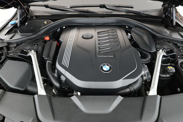 2022 BMW 7 Series 740i xDrive with M Sport, Premium & Driving Assistance Pro Pkgs - 22916654 - 25