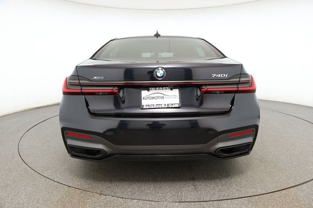2022 BMW 7 Series 740i xDrive with M Sport, Premium & Driving Assistance Pro Pkgs - 22916654 - 4