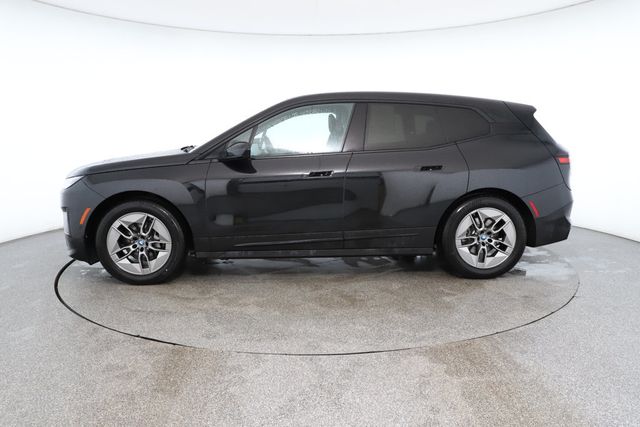 2022 BMW iX xDrive50 SAV with Convenience & Dynamic Handling Packages - 22846044 - 1