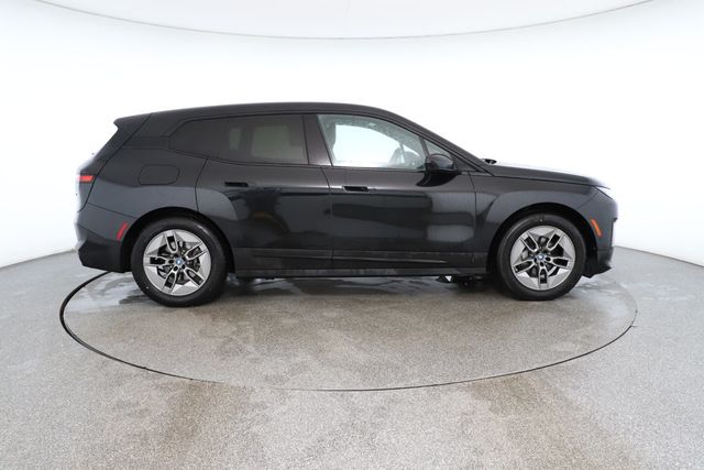 2022 BMW iX xDrive50 SAV with Convenience & Dynamic Handling Packages - 22846044 - 5