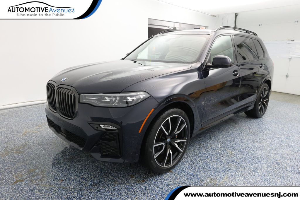 2022 BMW X7 xDrive40i SAV with M Sport, Premium, Luxury Seating Packages - 22939556 | Video 1