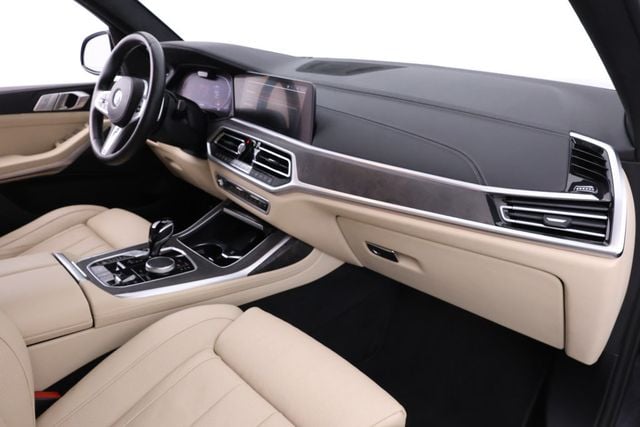 2022 BMW X7 xDrive40i SAV with M Sport, Premium, Luxury Seating Packages - 22939556 - 24