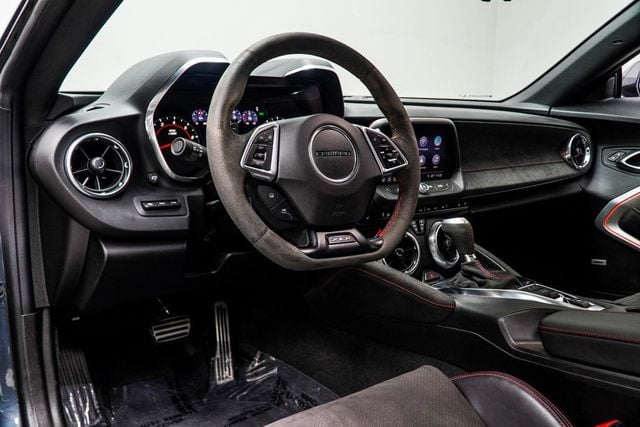 2022 Chevrolet Camaro 2dr Coupe ZL1 - 22932172 - 4