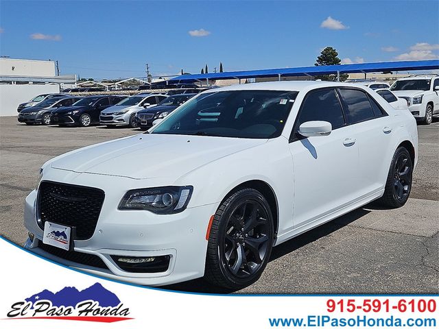 2022 Chrysler 300 Touring L's photo