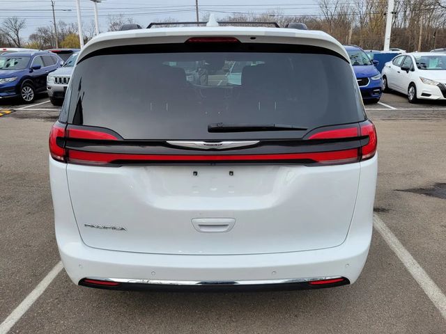2022 Chrysler Pacifica Touring L Van 4D - 22924044 - 10