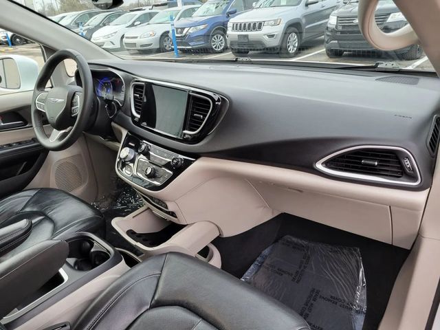 2022 Chrysler Pacifica Touring L Van 4D - 22924044 - 15