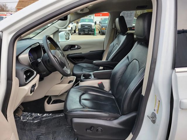 2022 Chrysler Pacifica Touring L Van 4D - 22924044 - 1