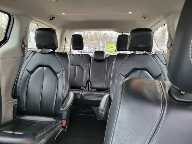 2022 Chrysler Pacifica Touring L Van 4D - 22924044 - 22