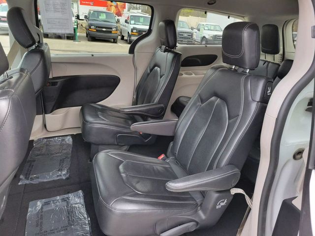 2022 Chrysler Pacifica Touring L Van 4D - 22924044 - 3