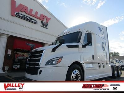 2022 Freightliner Cascadia 126 - 1FUJHHDR2NLMF7617