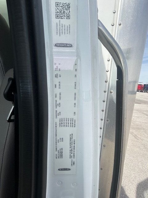 2022 Freightliner M2 106  - 22801654 - 10