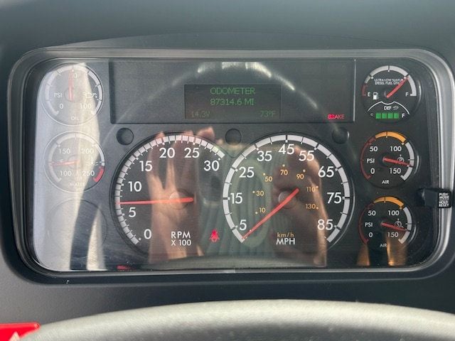 2022 Freightliner M2 106  - 22801654 - 11