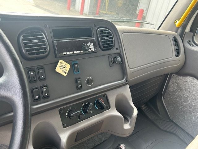 2022 Freightliner M2 106  - 22801654 - 14