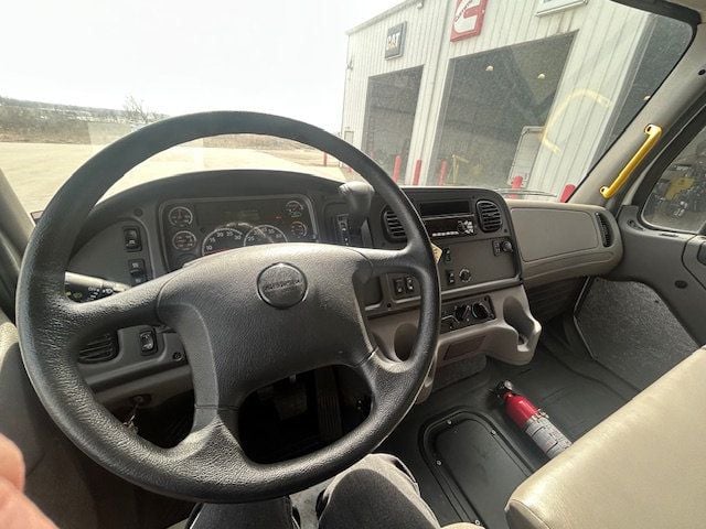 2022 Freightliner M2 106  - 22801654 - 17