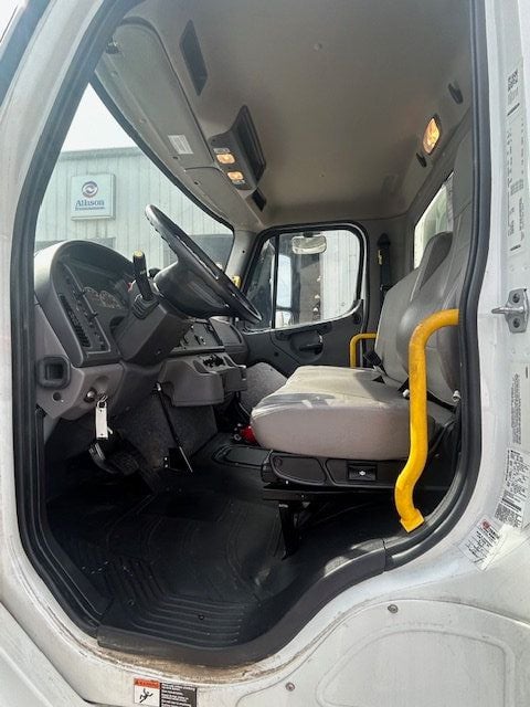2022 Freightliner M2 106  - 22801654 - 7