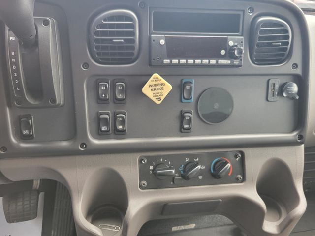 2022 Freightliner M2-106 26' Box Truck - 22411251 - 22