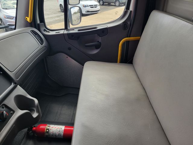 2022 Freightliner M2-106 26' Box Truck - 22411251 - 23