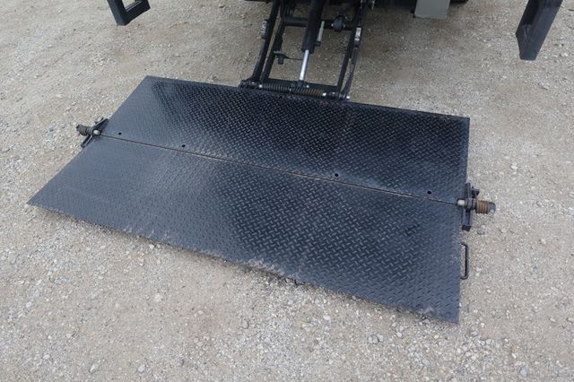 2022 Isuzu NPR HD (18ft Box with Lift Gate) - 22935971 - 21