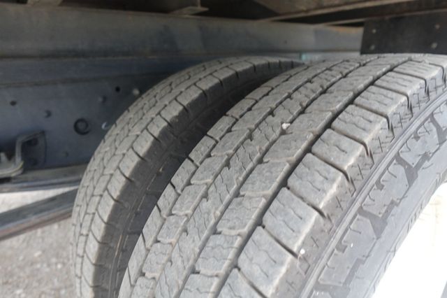 2022 Isuzu NPR HD (18ft Box with Lift Gate) - 22935971 - 25