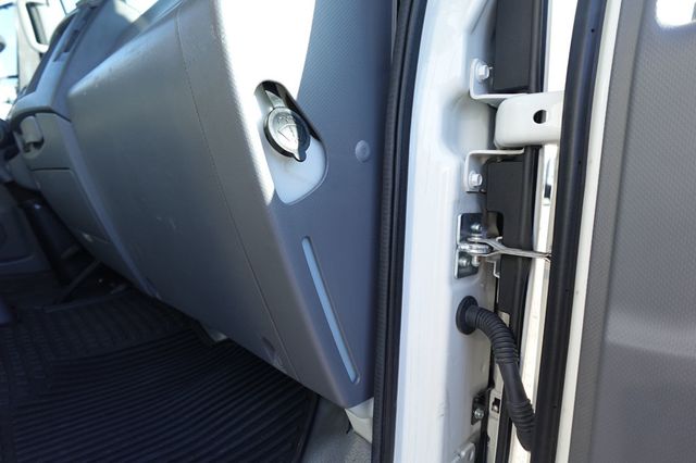 2022 Isuzu NPR HD (18ft Box w/ Lift Gate) - 22938146 - 52