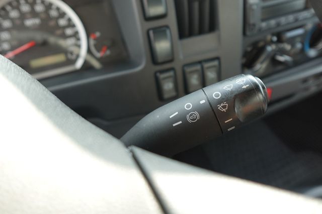 2022 Isuzu NPR HD (18ft Box w/ Lift Gate) - 22938530 - 40