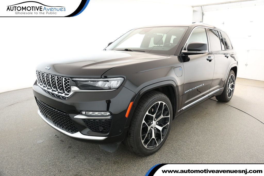 2022 Jeep Grand Cherokee 4xe Summit Reserve 4x4 w/ Advanced ProTech Group IV & Luxury Tech V - 22925164 | Video 1