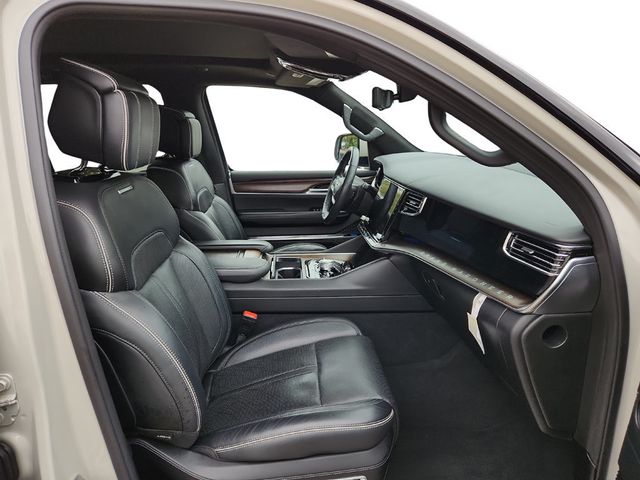 2022 Jeep Grand Wagoneer Series II 4x4 with 22'' Wheels & Front Passenger Int. Display - 22934171 - 17