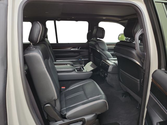 2022 Jeep Grand Wagoneer Series II 4x4 with 22'' Wheels & Front Passenger Int. Display - 22934171 - 19